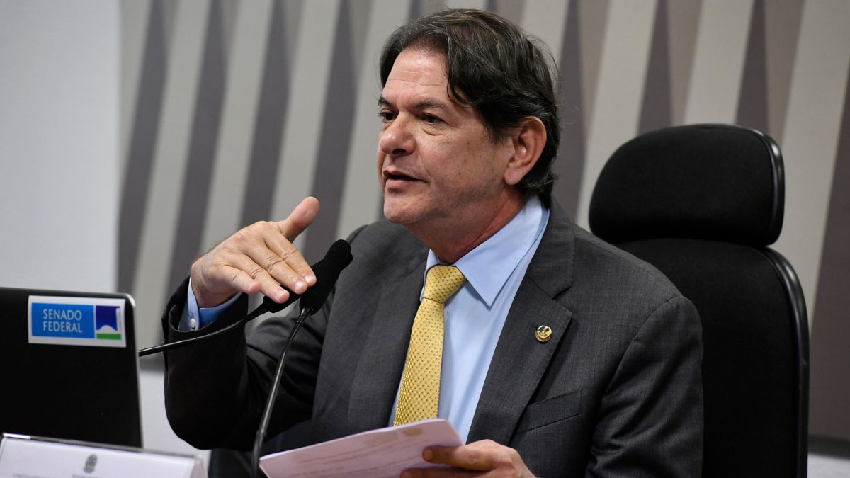 Foto: Filiação de Cid Gomes e prefeitos reforça força do PSB