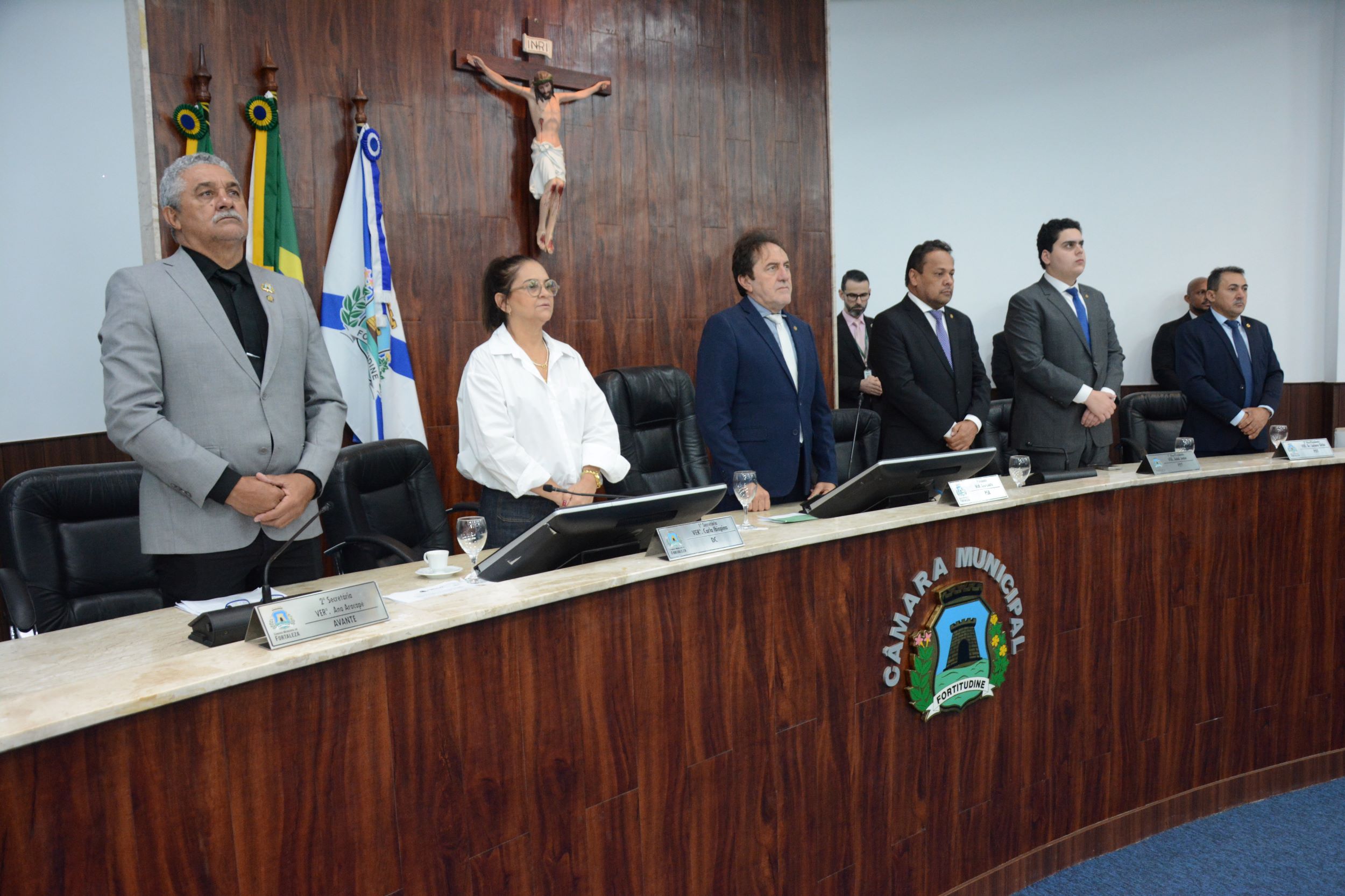 Foto: Câmara municipal de Fortaleza suspende sessão em razão do falecimento da mãe do vereador Professor Enilson