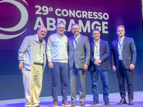 Foto: Governador Elmano de Freitas assina acordo com Ministério da Saúde e setor privado para ampliar atendimento do SUS em quatro municípios