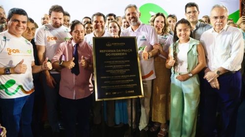 Foto: Prefeito Evandro Leitão e governador Elmano de Freitas entregam requalificação da Praça do Ferreira