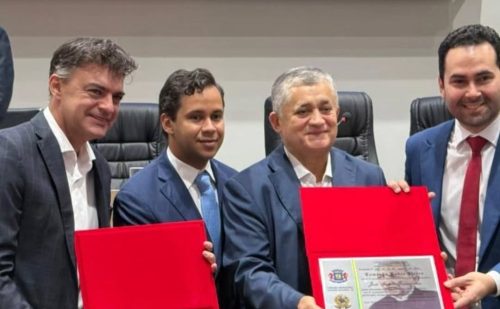 Foto: Vereador Barbosa Neto entrega Comenda Padre Cícero e Título de Cidadão Juazeirense ao deputado José Guimarães
