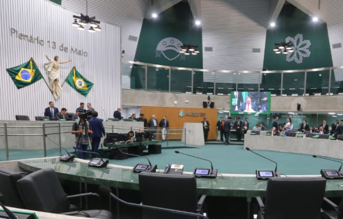 Foto: Alece aprova PEC que prorroga contratos de professores da Urca