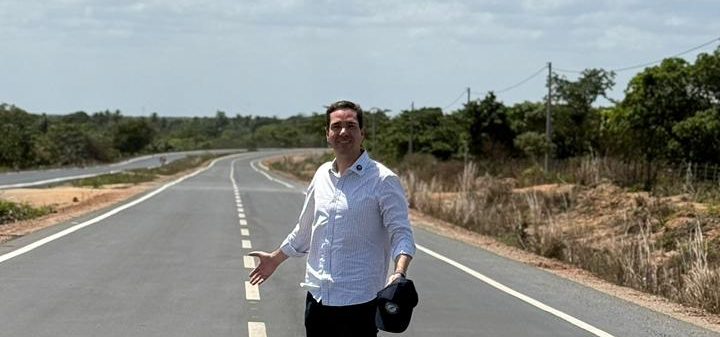 Foto: Secretário de Turismo do Ceará, Eduardo Bismarck participa da entrega de novo trecho duplicado da CE-085