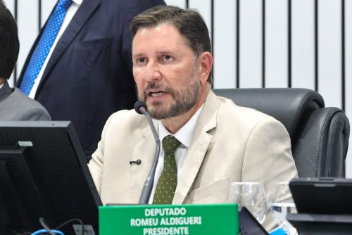 Foto: Romeu Aldigueri anuncia construção de áreas de convivência e requalificação de espaços do edifício-sede da Alece