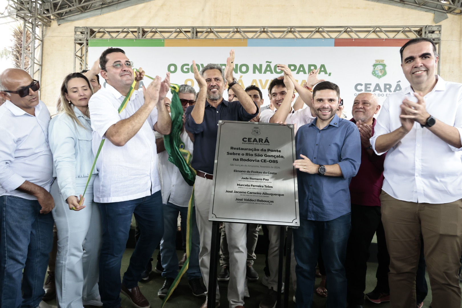 Foto: Elmano de Freitas e Professor Marcelão entregam ponte restaurada e autorizam urbanização das entradas de São Gonçalo do Amarante