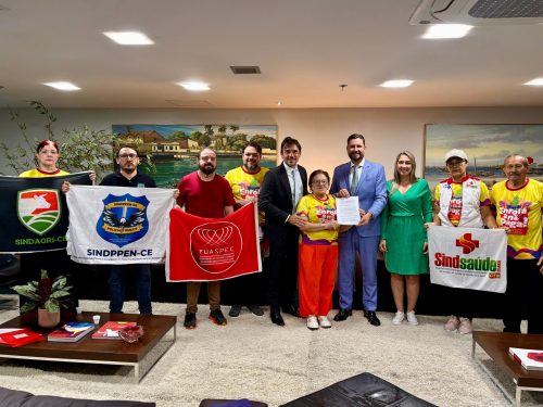 Foto: Presidência da Alece recebe servidores e reforça papel do Legislativo na mediação por reajuste salarial