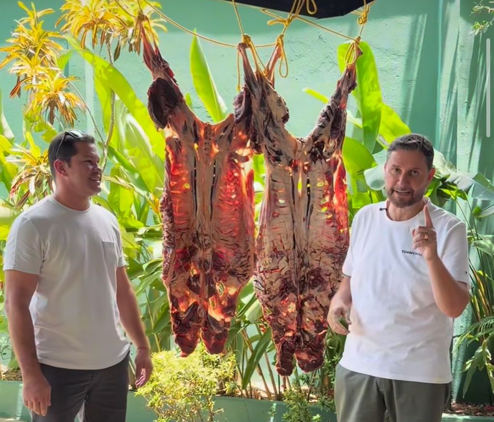 Foto: Romeu Aldigueri destaca preparo de carneiro durante Carnaval em Granja
