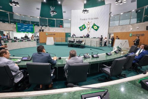 Foto: Alece aprova doação de imóveis para atrair empresas e cede imóvel para reforçar saúde em Crateús