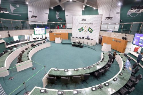 Foto: Cinco partidos podem desaparecer na Alece? Janela partidária expõe fragilidade política no Ceará