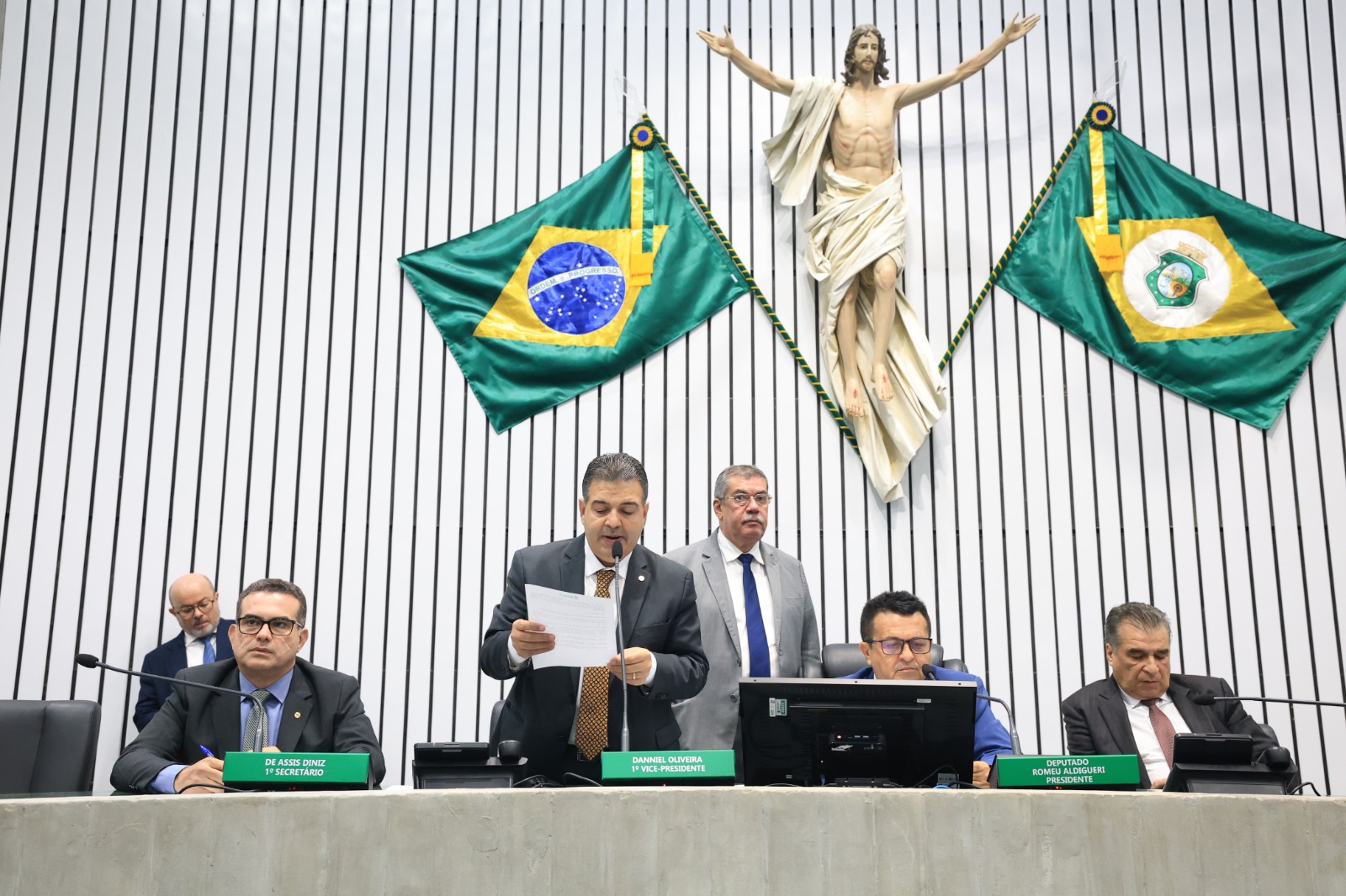 Foto: Alece aprova criação de 2 mil cargos na Polícia Civil e reforça aposta na segurança pública