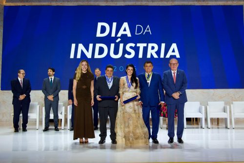 Foto: FIEC comemora Dia da Indústria com entrega da Medalha do Mérito Industrial e da Medalha da Ordem do Mérito Industrial
