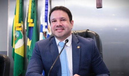 Foto: LÉO COUTO QUER TROCAR VAGAS DE ESTACIONAMENTO POR ÁREAS VERDES EM FORTALEZA