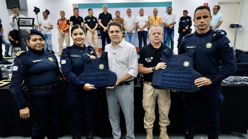 Foto: Prefeito Evandro Leitão entrega 723 novos coletes balísticos para a Guarda Municipal de Fortaleza